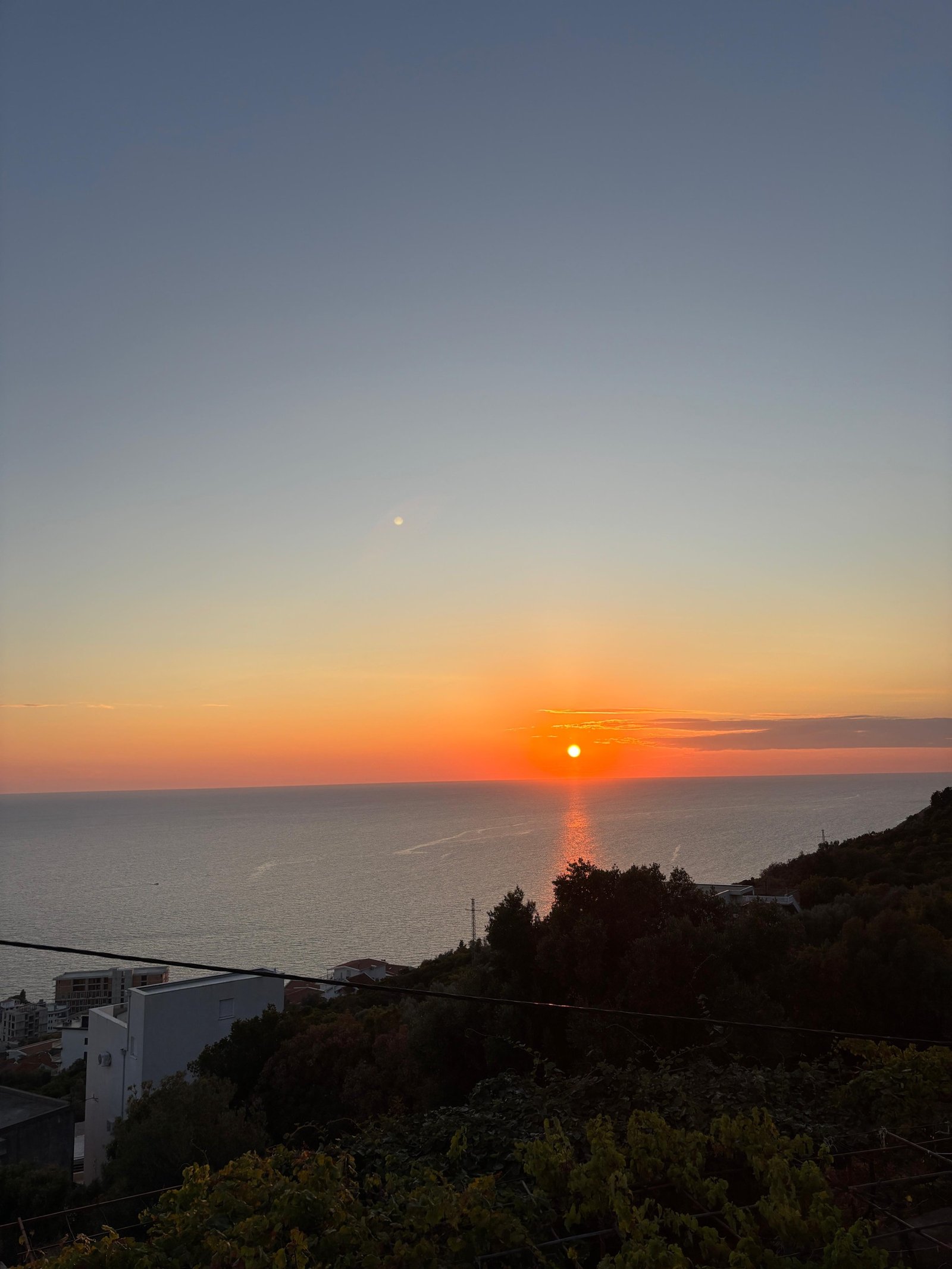 Sonnenuntergang über der Adria, Blick vom Grundstück von Adravia Apart in Dobra Voda